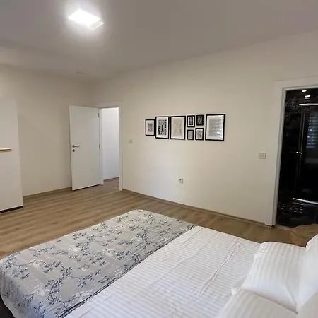 Special Place In Front Of The Sea In Center Apartment Antalya